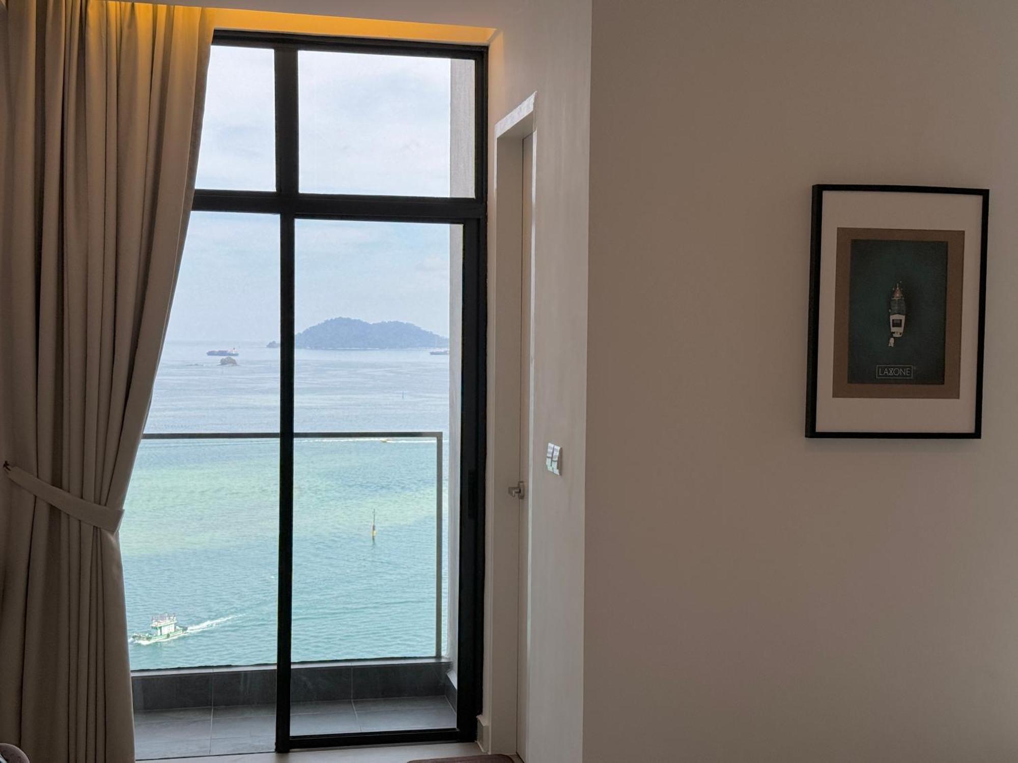 The Shore Cbd Kota Kinabalu By Laxzone Suite Luaran gambar