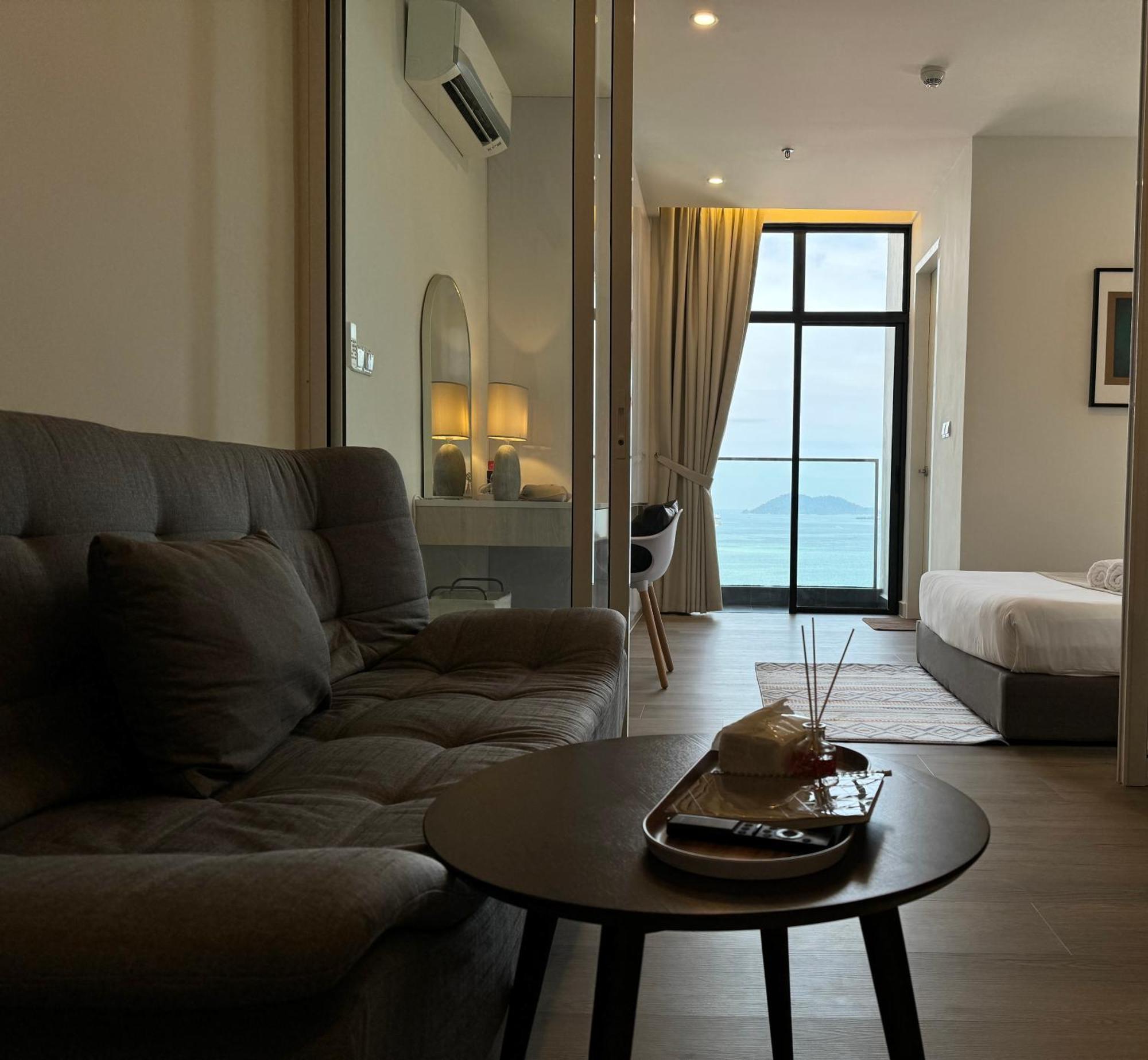 The Shore Cbd Kota Kinabalu By Laxzone Suite Luaran gambar