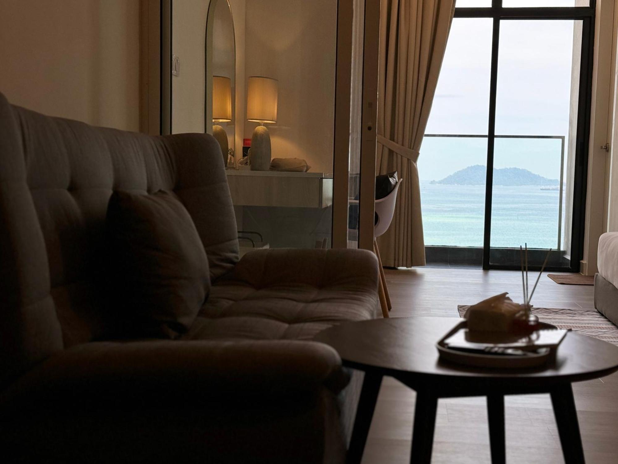 The Shore Cbd Kota Kinabalu By Laxzone Suite Luaran gambar