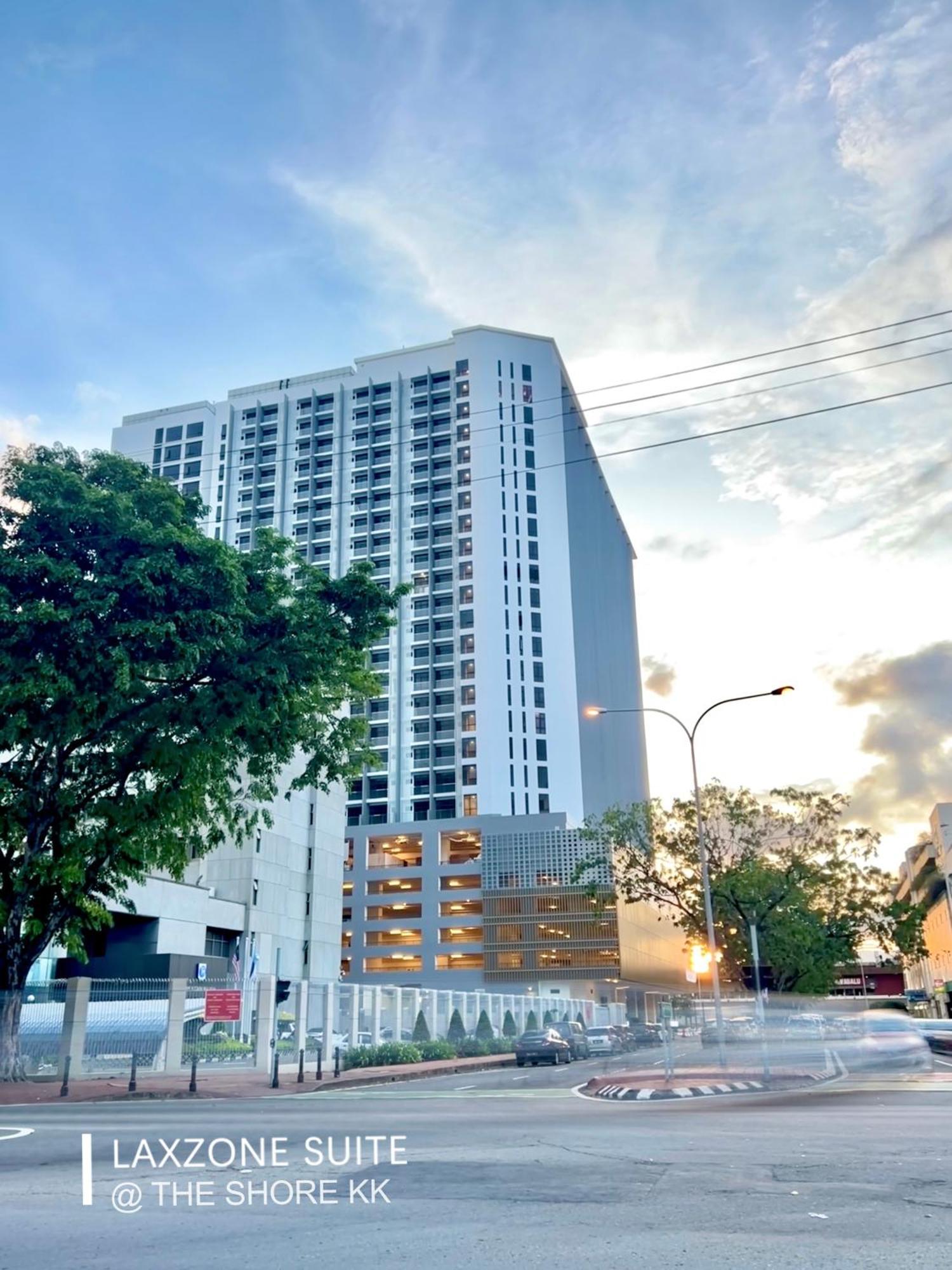 The Shore Cbd Kota Kinabalu By Laxzone Suite Luaran gambar