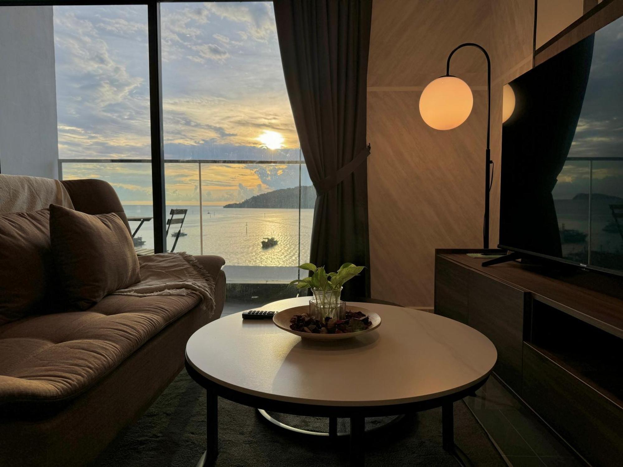 The Shore Cbd Kota Kinabalu By Laxzone Suite Luaran gambar