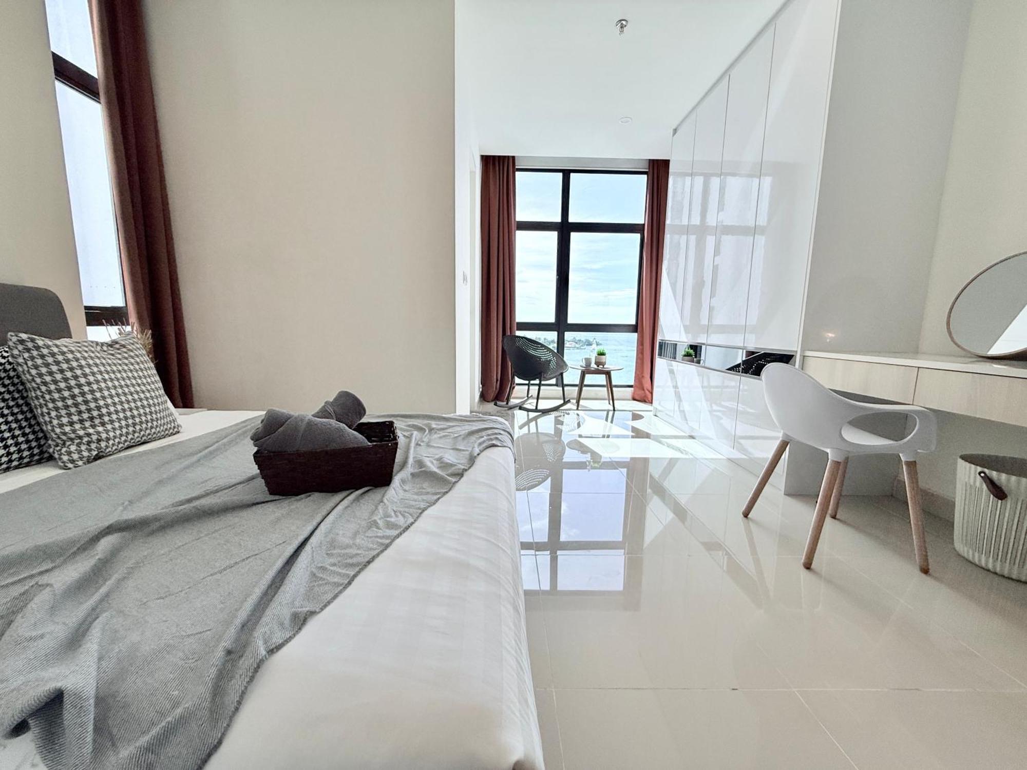 The Shore Cbd Kota Kinabalu By Laxzone Suite Luaran gambar