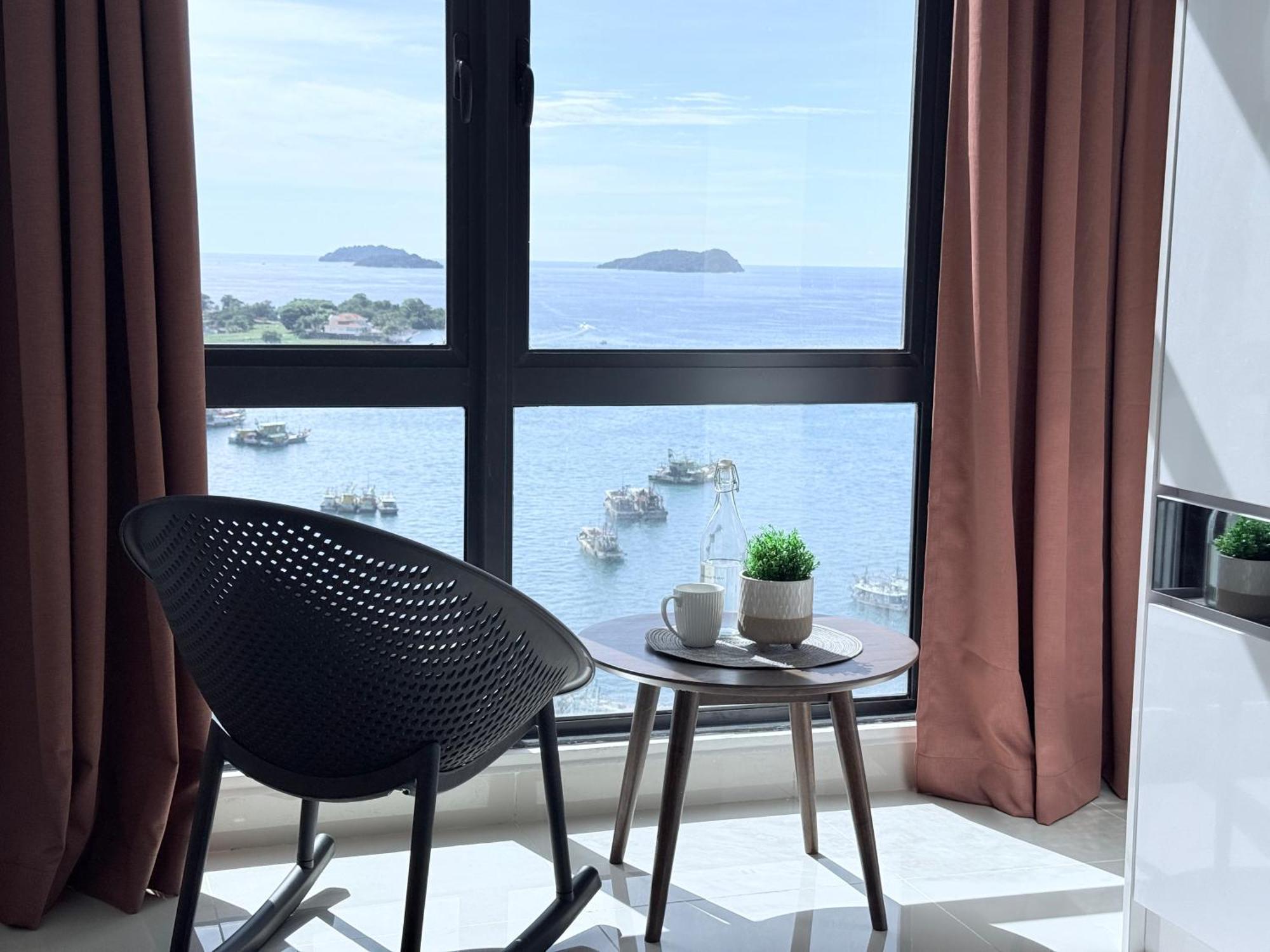The Shore Cbd Kota Kinabalu By Laxzone Suite Luaran gambar