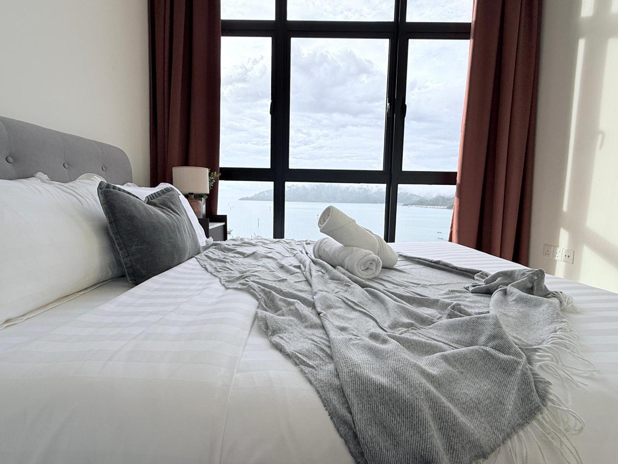 The Shore Cbd Kota Kinabalu By Laxzone Suite Luaran gambar