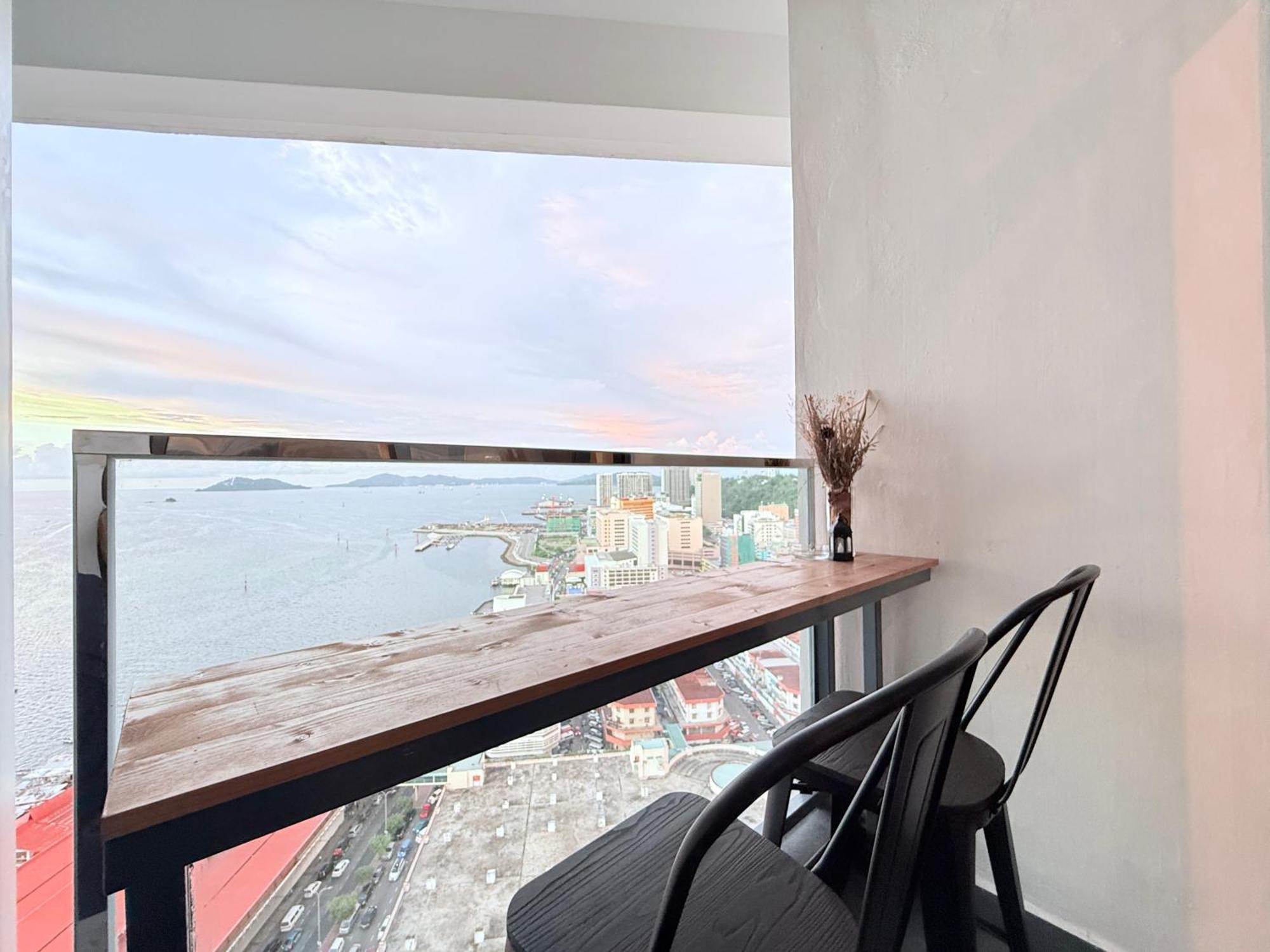 The Shore Cbd Kota Kinabalu By Laxzone Suite Luaran gambar